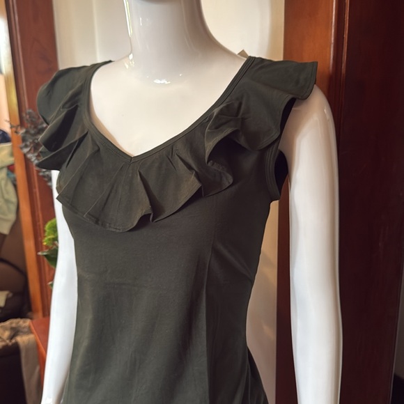 NWT northern reflections size small Ruffled Olive Green Top - Picture 2 of 4